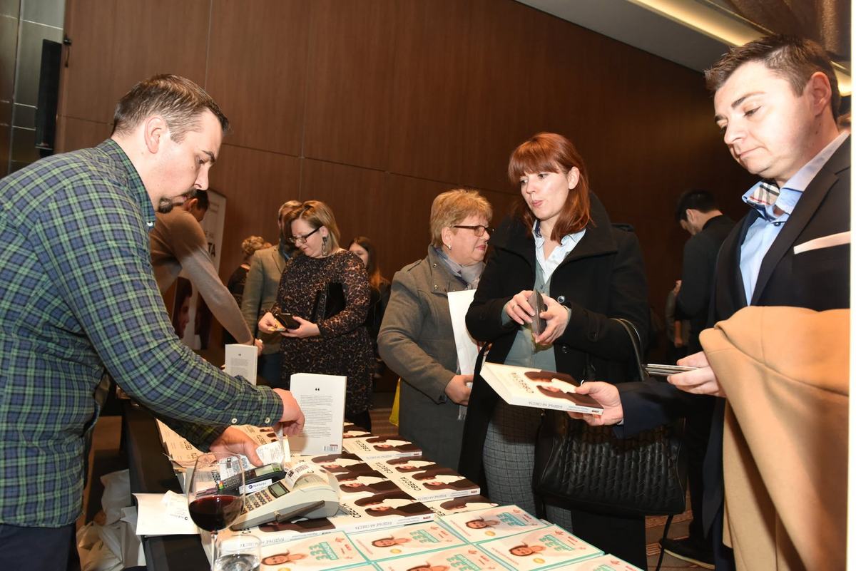 Др. Радован Витошевиќ и MSc Катерина Ангеловска на промоцијата на книгата Будење на свеста, Скопје, 2 февруари 2019