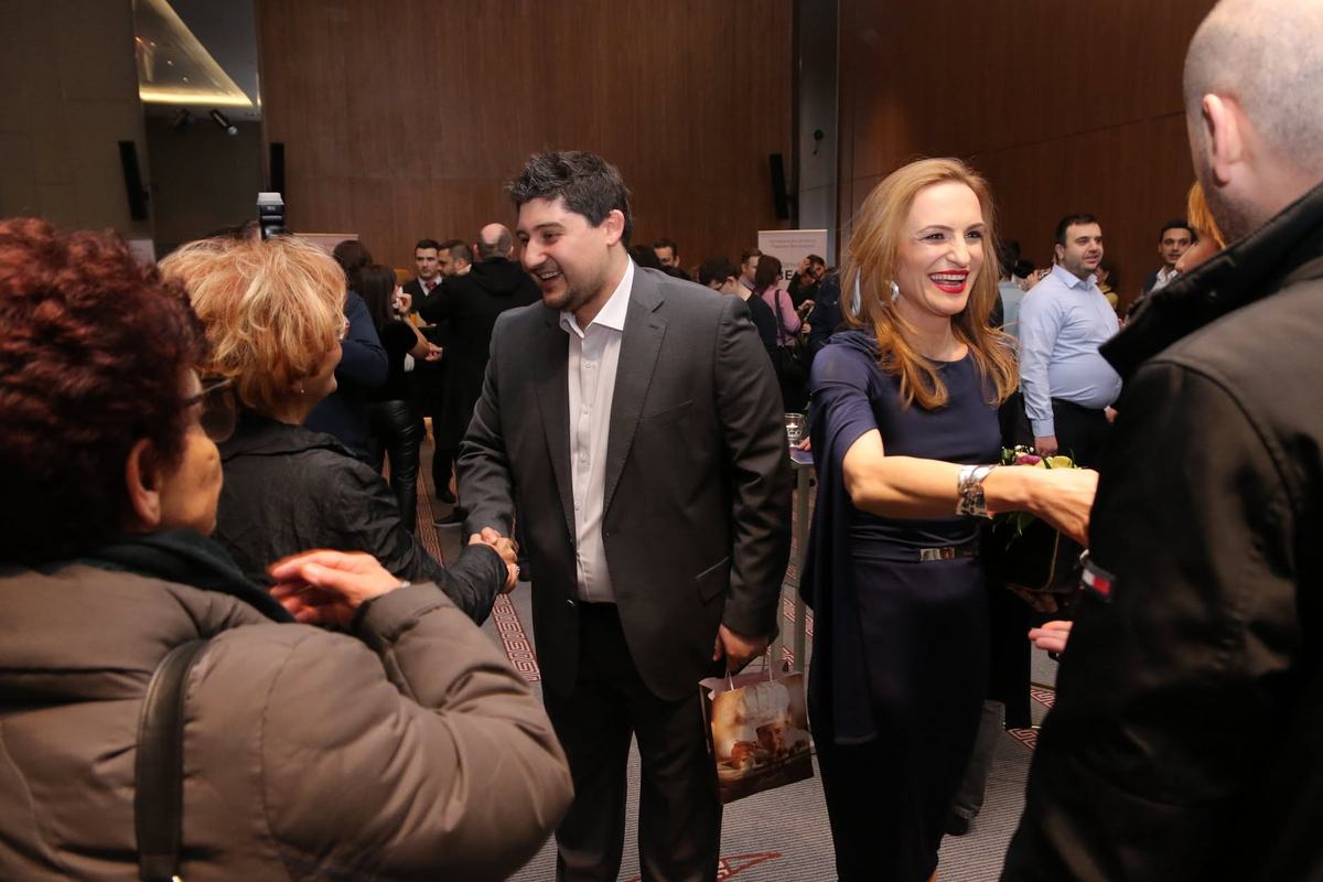 Авторите Катерина Ангеловска и Др. Радован Витошевиќ ја промовираат книгата Будење на свеста, февруари 2019