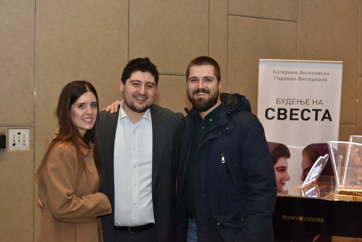 Публика на промоцијата на Будење на свеста, најпродавана книга од македонски автори, од Katerina Angelovska и Radovan Vitosevic