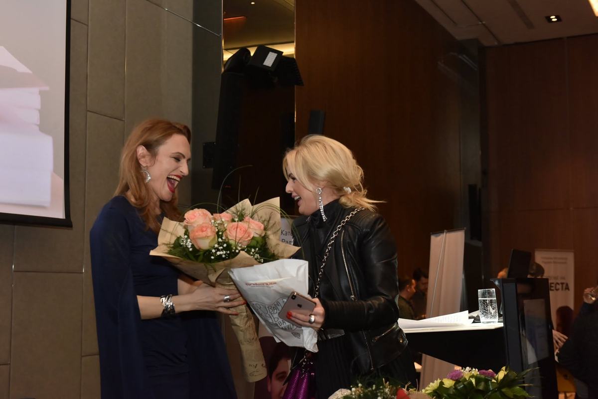 Авторите Катерина Ангеловска и Др. Радован Витошевиќ ја промовираат книгата Будење на свеста, февруари 2019