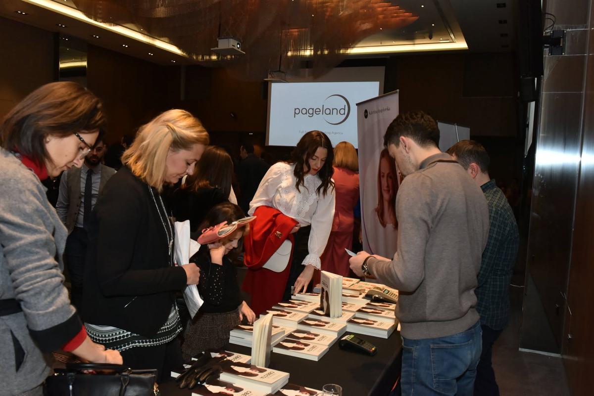 Атмосфера од промоцијата на книгата Будење на свеста во Скопје, автори Радован Витошевиќ и Катерина Ангеловска