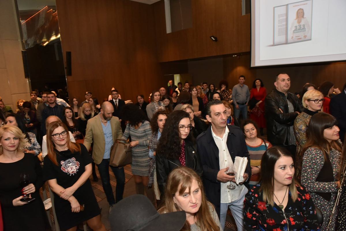 Публика на промоцијата на Будење на свеста, најпродавана книга од македонски автори, од Katerina Angelovska и Radovan Vitosevic