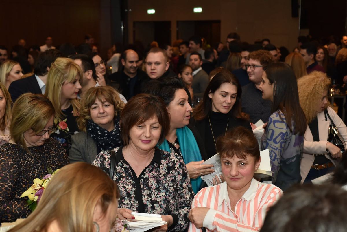 Публика на промоцијата на Будење на свеста, најпродавана книга од македонски автори, од Katerina Angelovska и Radovan Vitosevic