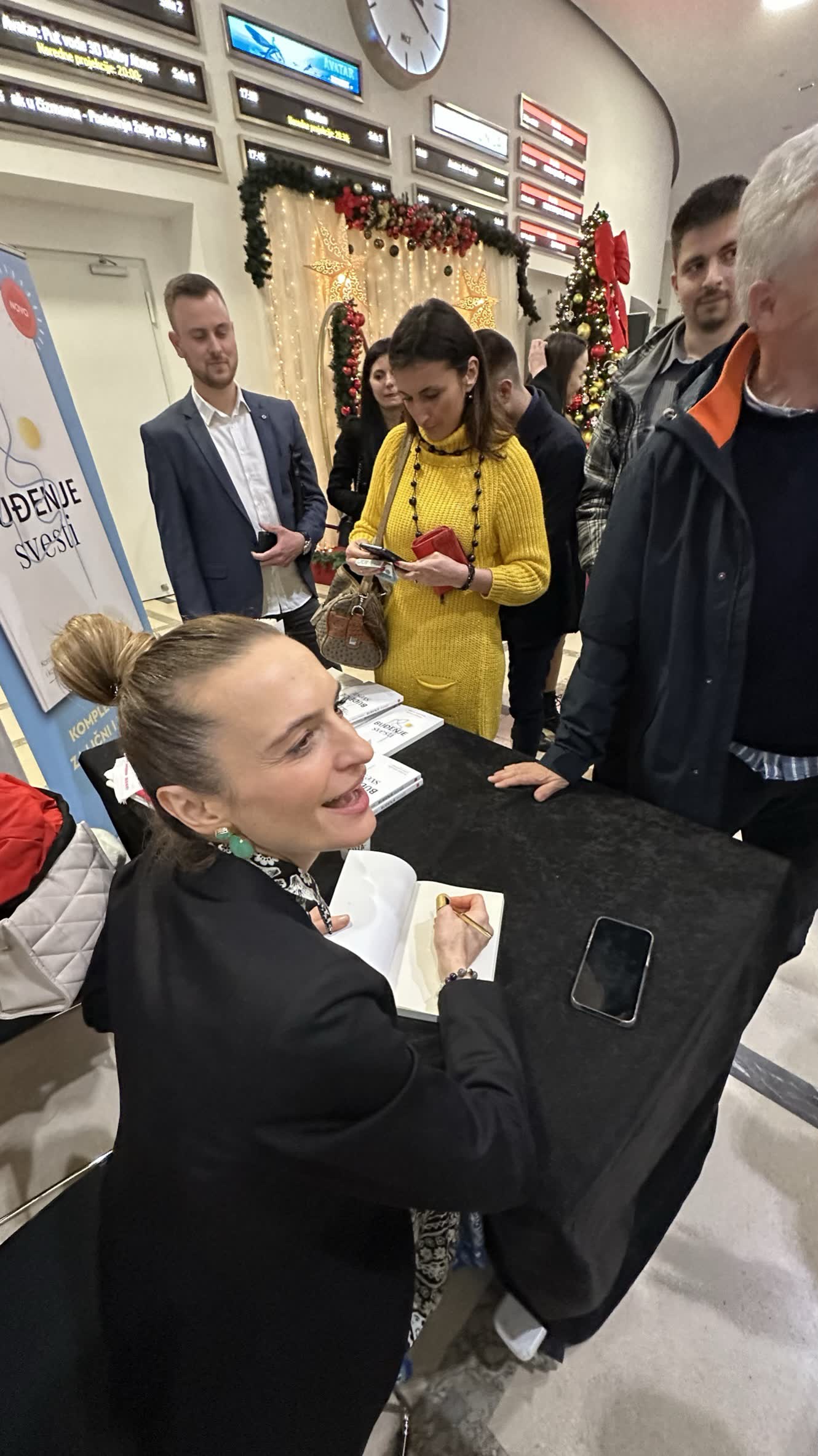 Авторите Катерина Ангеловска и д-р Радован Витошевиќ во Белград, промоција на Buđenje svesti, јануари 2023