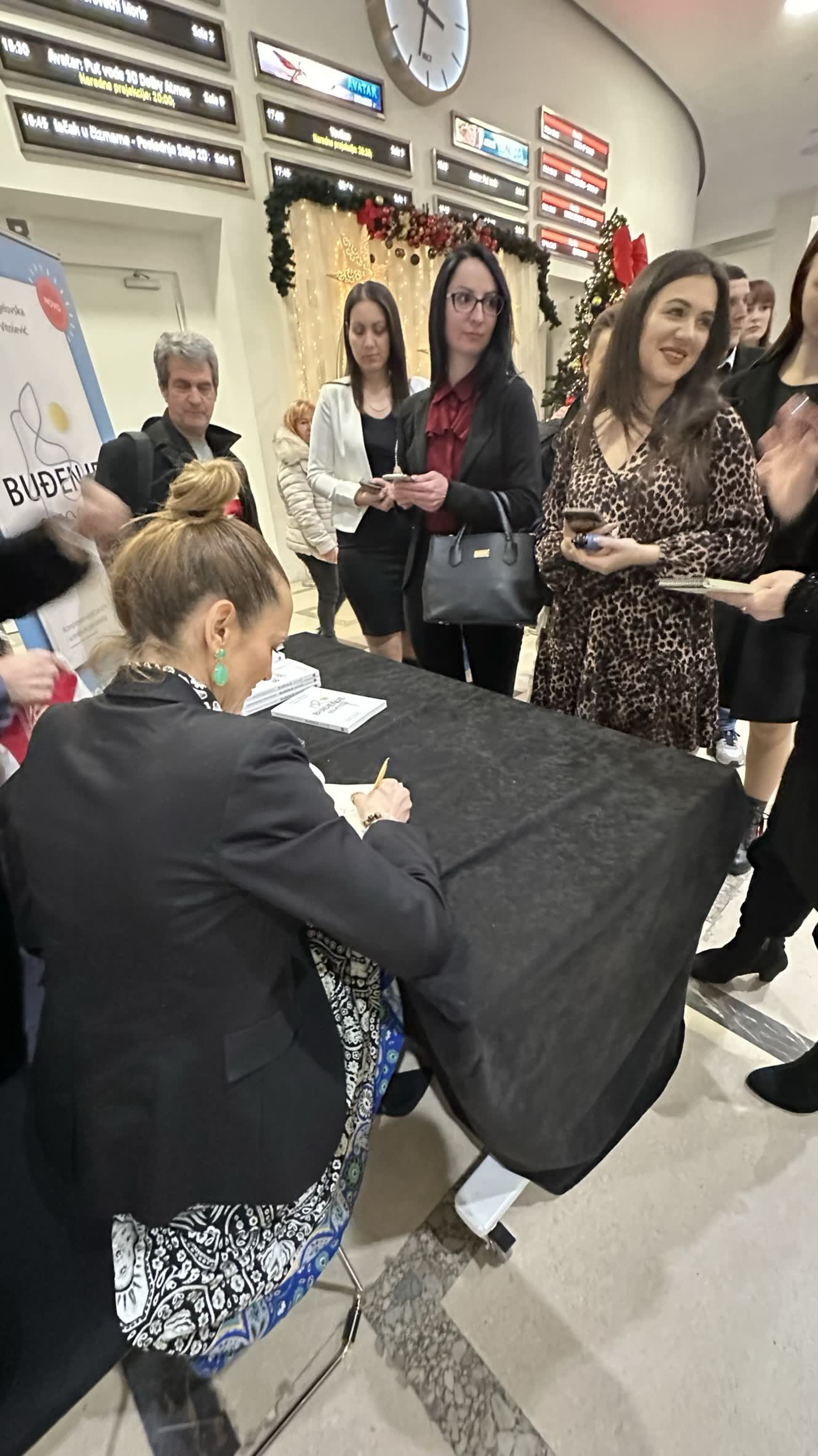 Авторите Катерина Ангеловска и д-р Радован Витошевиќ во Белград, промоција на Buđenje svesti, јануари 2023
