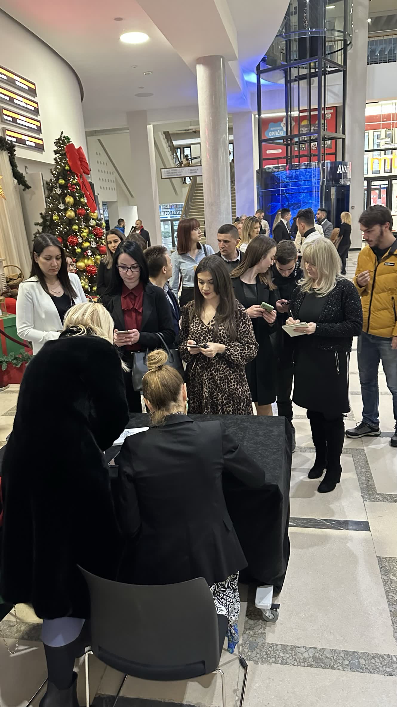 Атмосфера од промоцијата на српското издание Buđenje svesti во Белград, 2023